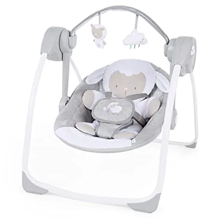 Ingenuity, Columpio Compacto Cuddle Lamb - 6 Velocidades de Balanceo, 12 Melodías Relanjantes, Arco de Juego, 2 Juguetes, Arnés de 5 Puntos, desde recién nacidos hasta los 9 kg