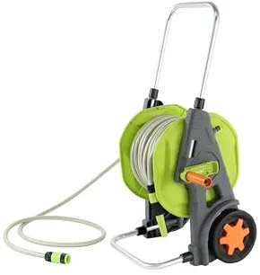 Amazon Basics Portamangueras enrrollable de plástico, con manguera de 30 m, Verde/Gris