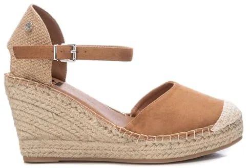 XTI - Sandalias con Cuña Mujer Camel - Calzado Cómodo y Versátil - Moda casual - Modelo 14238201 (Talla 37)