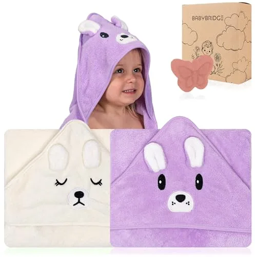 BABYBRIDGE 2 Unidades Toalla Bebe Recien Nacido + 1 Esponja Recien Nacido - Toallas con Capucha de Animales 0-3 años - Toalla baño - Esponja Natural - Accesorios Bebes (Blanco/Lila)