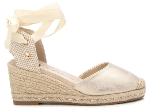 XTI - Sandalias con Cuña Mujer Oro - Calzado Cómodo y Versátil - Moda casual - Modelo 14384108 (Talla 37)